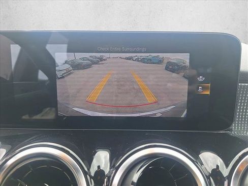 Used 2022 Mercedes-Benz GLB 250 image 13