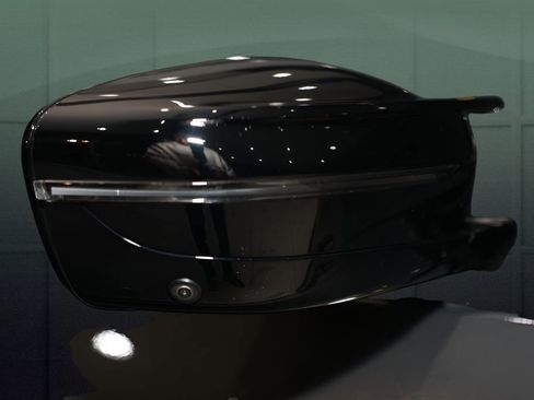 Used 2025 BMW M4 Coupe w/ Executive Package image 32