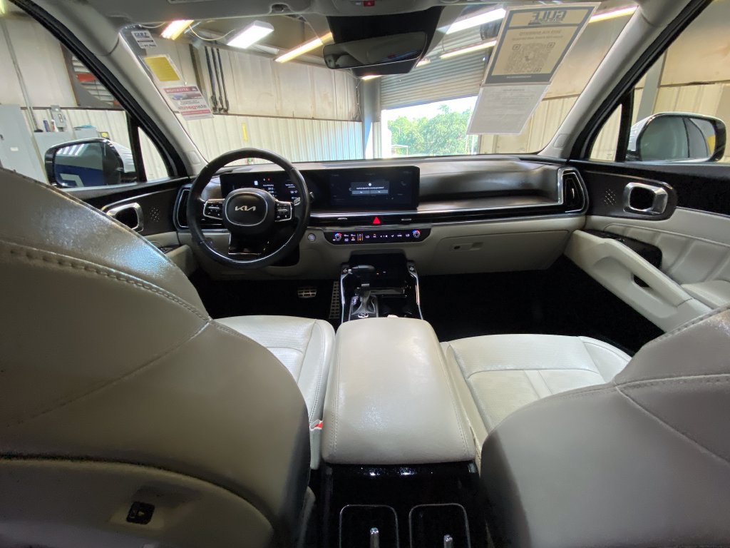 Used 2025 Kia Sorento SX FWD image 18
