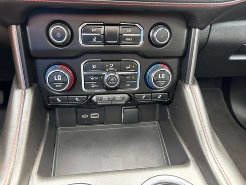 Used 2023 Chevrolet Suburban RST AWD/4WD image 30