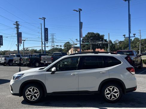 Used 2021 Subaru Forester Premium image 6