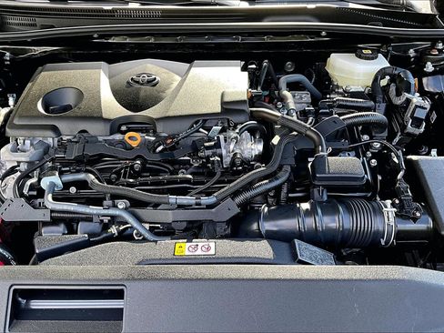 Used 2025 Toyota Camry LE FWD image 10