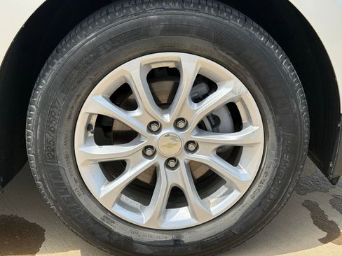 Used 2020 Chevrolet Equinox LS w/ LPO, Floor Liner Package image 10