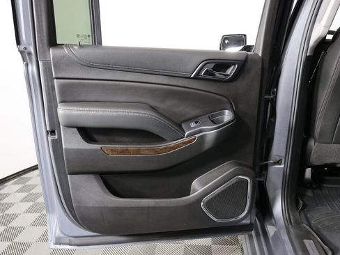 Used 2018 Chevrolet Suburban LT w/ Luxury Package RWD image 16