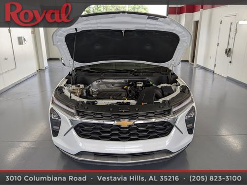 Used 2024 Chevrolet Trax LT w/ Driver Confidence Package image 24