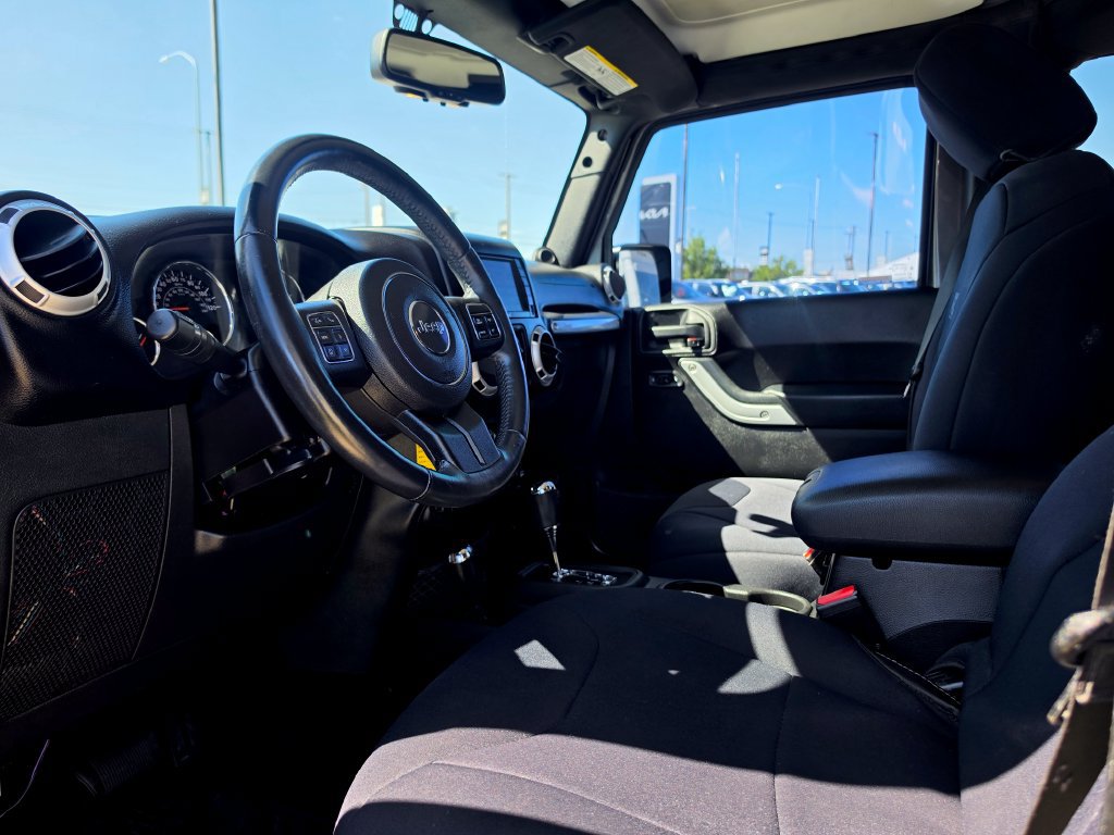 Used 2014 Jeep Wrangler Unlimited Sahara w/ Max Tow Package AWD/4WD image 9