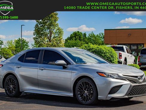 Used 2020 Toyota Camry SE FWD image 1