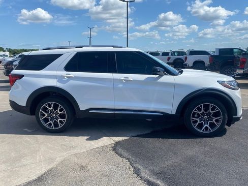 Used 2025 Ford Explorer Platinum w/ Ultimate Package AWD/4WD image 6