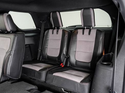 Used 2017 Ford Explorer XLT w/ Equipment Group 202A FWD image 26