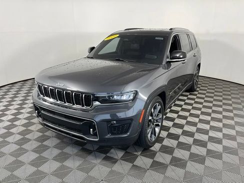 Used 2022 Jeep Grand Cherokee L Overland w/ Luxury Tech Group IV AWD/4WD image 3