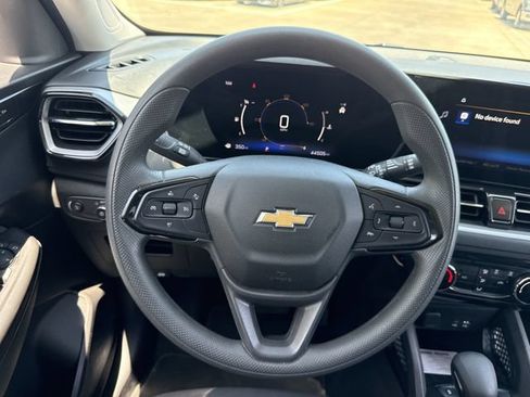 Used 2025 Chevrolet TrailBlazer LT FWD image 13