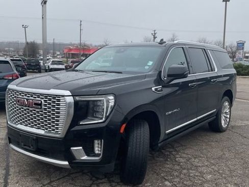 Used 2023 GMC Yukon XL Denali w/ Advanced Technology Package image 4