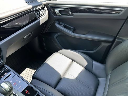 Certified 2026 Porsche Macan AWD/4WD image 30