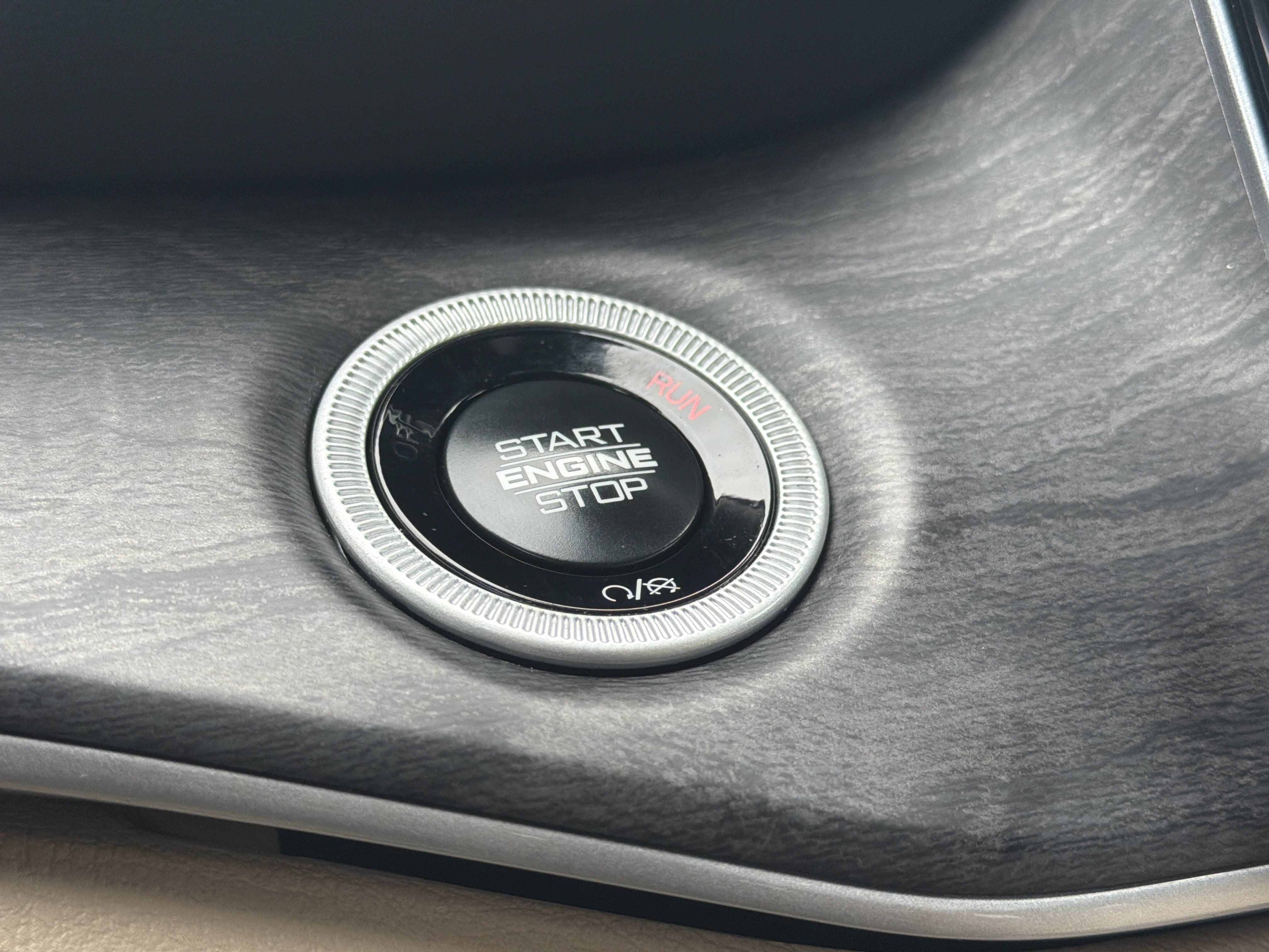 Used 2025 Jeep Grand Cherokee Limited RWD image 15