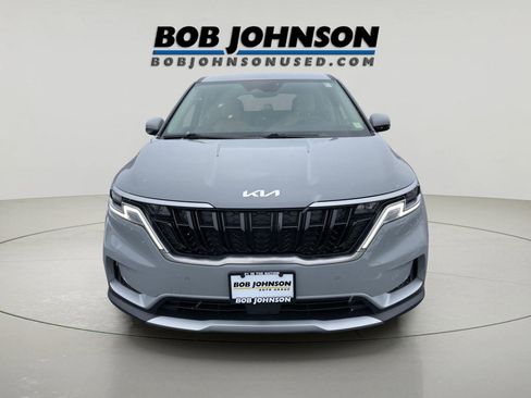 Used 2023 Kia Carnival EX image 2