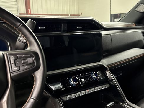 Used 2025 GMC Sierra 2500 AT4 image 10