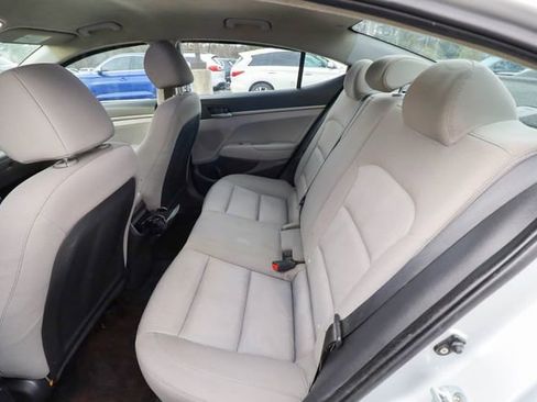 Used 2017 Hyundai Elantra SE image 30