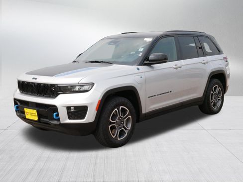 Used 2022 Jeep Grand Cherokee Trailhawk w/ Advanced Protech Group II AWD/4WD image 3