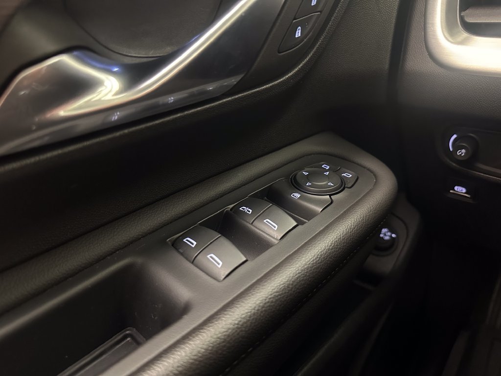 Used 2023 GMC Terrain SLE w/ Driver Convenience Package FWD image 18