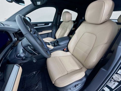 Certified 2026 Porsche Cayenne Coupe AWD/4WD image 5