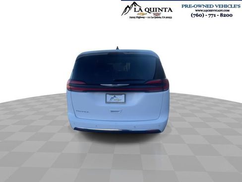 Used 2024 Chrysler Pacifica Touring-L image 3
