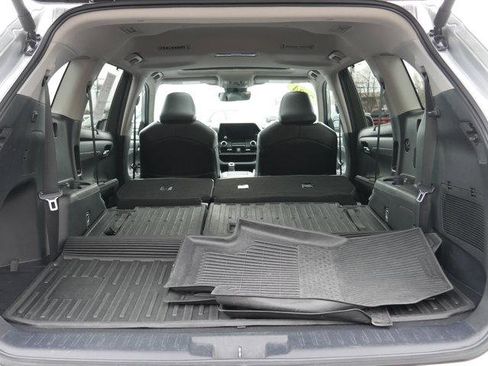Used 2024 Toyota Highlander XLE image 6