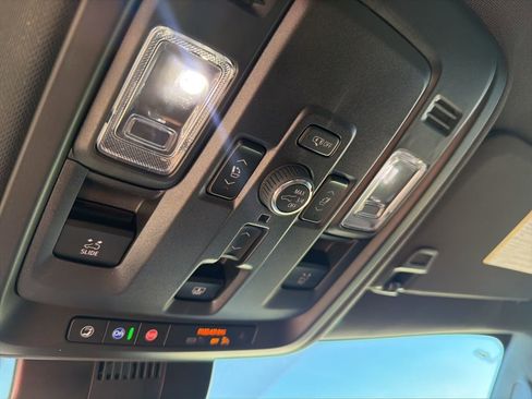 Used 2025 Chevrolet Tahoe High Country AWD/4WD image 20