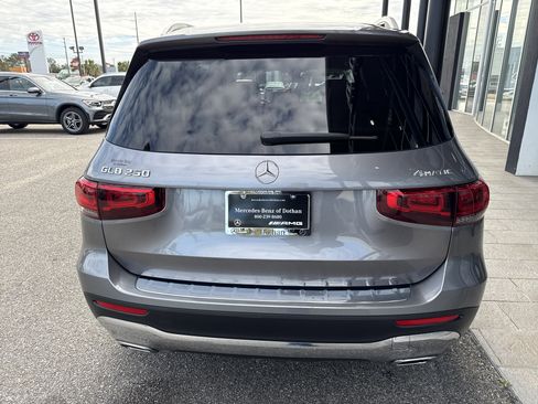 Certified 2020 Mercedes-Benz GLB 250 4MATIC image 3