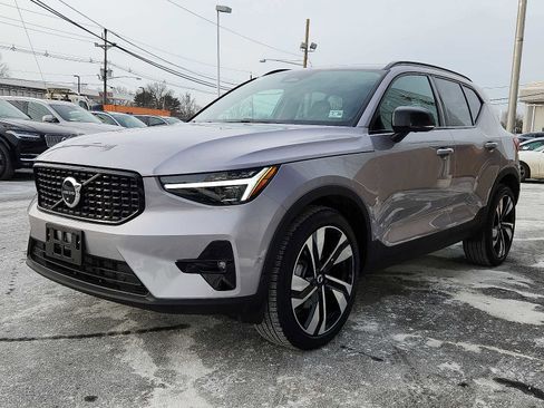 Used 2026 Volvo XC40 B5 Ultra image 3