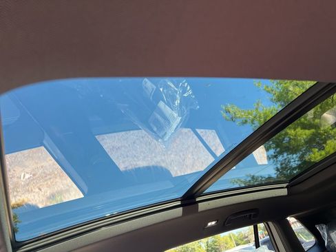 New 2025 Volkswagen Tiguan SE R-Line image 17