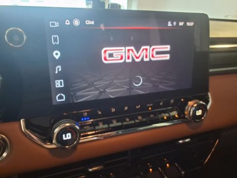 Used 2023 GMC Canyon AT4 w/ AT4 Premium Package AWD/4WD image 11