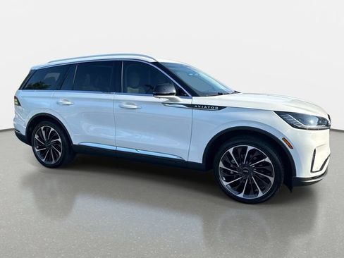 Used 2025 Lincoln Aviator Reserve w/ Equipment Group 201A AWD/4WD image 9
