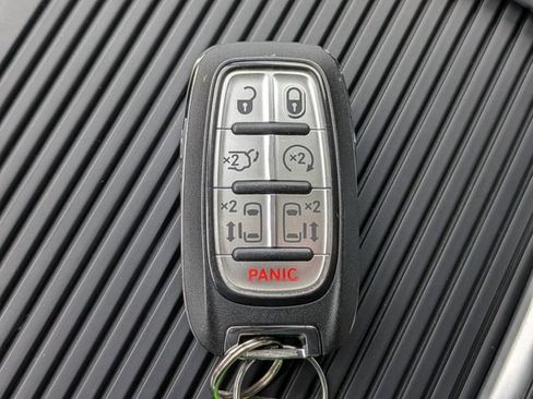 Used 2024 Chrysler Pacifica Touring-L AWD/4WD image 45