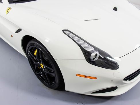 Certified 2017 Ferrari California T image 12