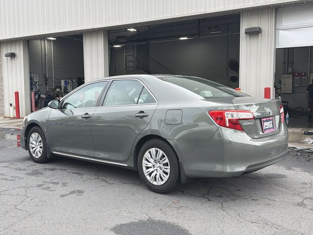 Used 2014 Toyota Camry LE FWD image 10