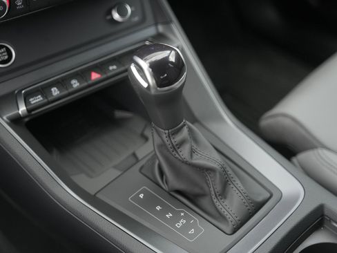 New 2025 Audi Q3 2.0T Premium image 11