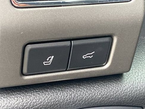 Used 2019 Ford Expedition XLT w/ Equipment Group 202A AWD/4WD image 14