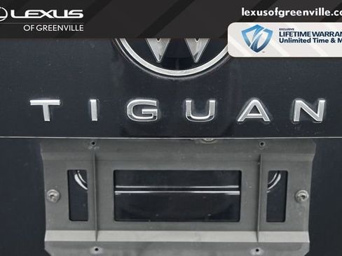 Used 2022 Volkswagen Tiguan SE R-Line FWD image 11