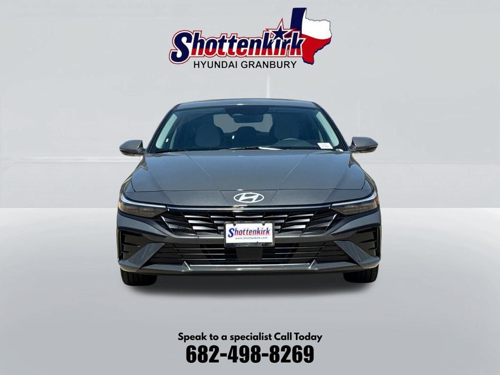 Used 2026 Hyundai Elantra Limited FWD image 2