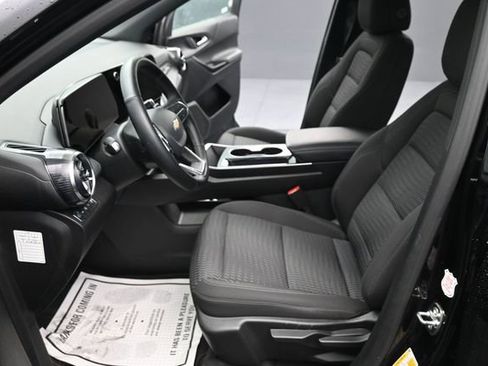 Used 2025 Chevrolet Equinox LT AWD/4WD image 12
