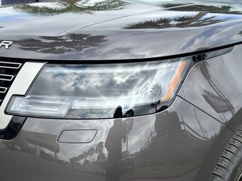 New 2025 Land Rover Range Rover SE image 16