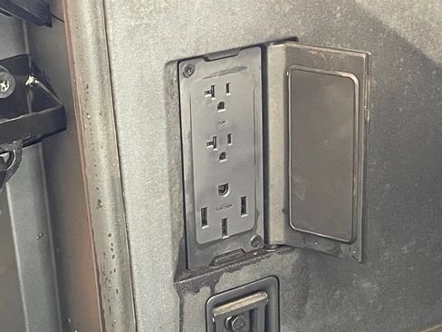 Used 2024 Tesla Cybertruck AWD Crew Cab image 23