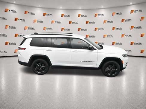 Used 2023 Jeep Grand Cherokee L Laredo AWD/4WD image 51