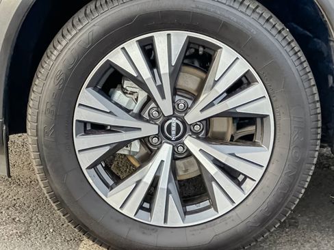 Used 2023 Nissan Rogue SV image 25