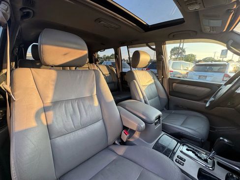 Used 2004 Toyota Land Cruiser image 23