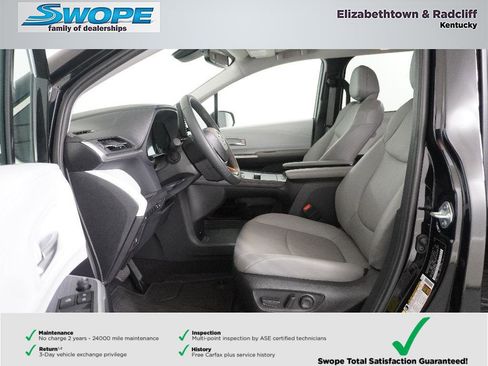 Used 2025 Toyota Sienna XLE image 13