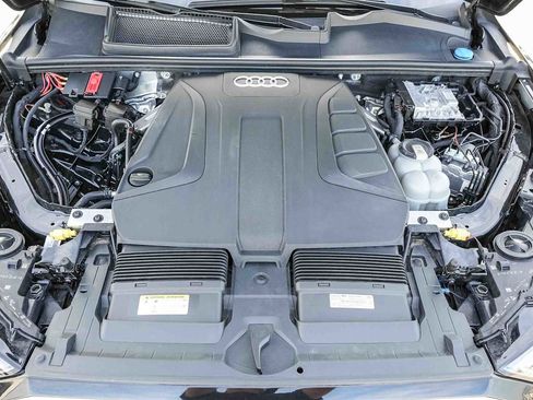 Used 2022 Audi Q7 Premium image 42