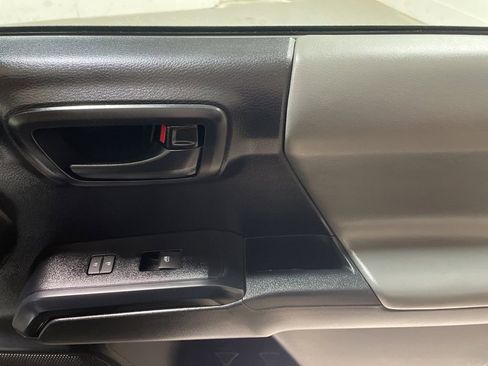Used 2020 Toyota Tacoma SR image 14