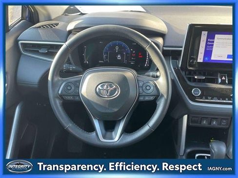 Used 2023 Toyota Corolla Cross XLE image 14