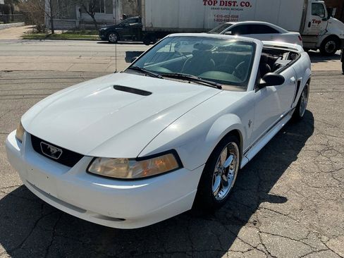 Used 2000 Ford Mustang Convertible image 14